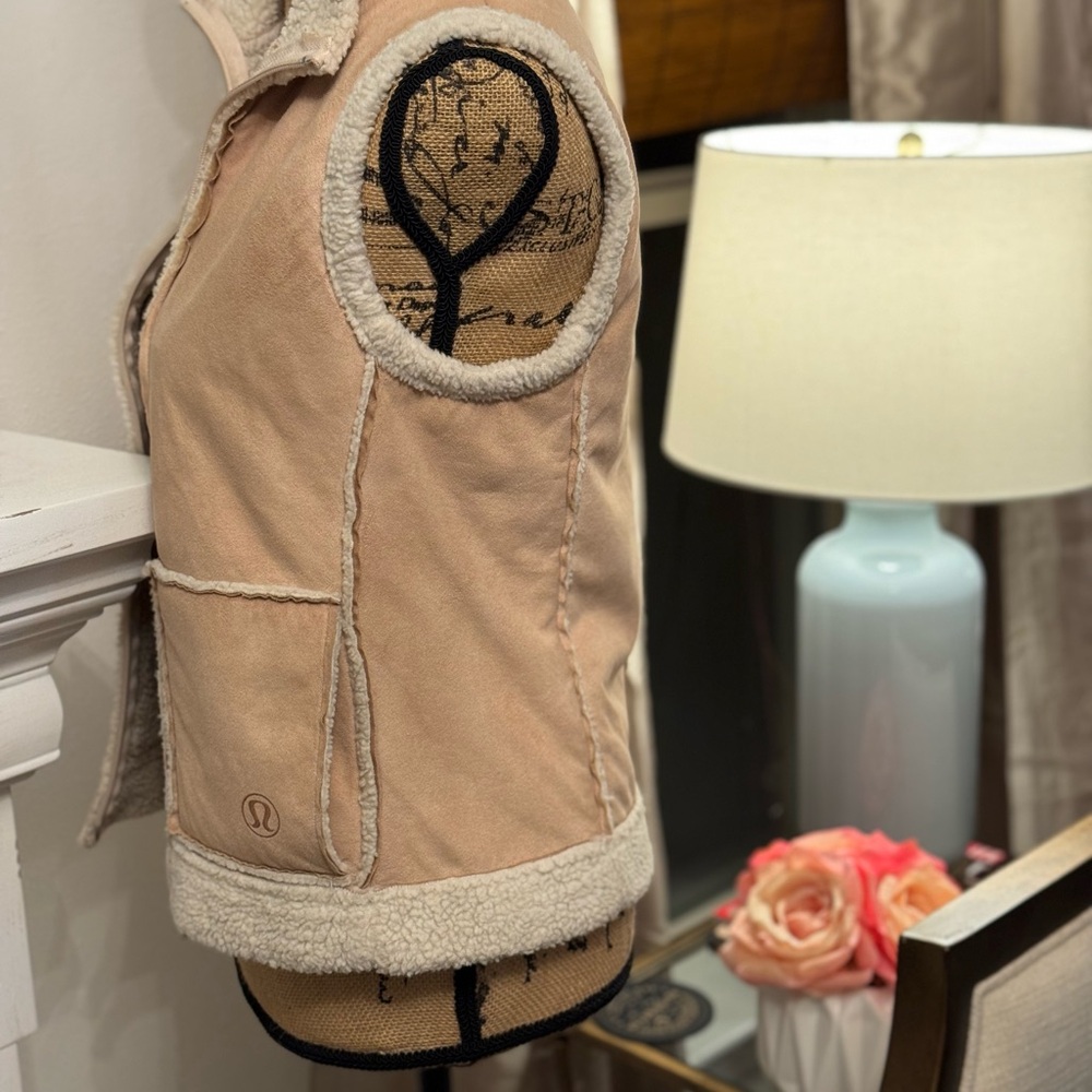 🤎🤍 Lululemon Beige Sherpa Jacket! Size S/P - Picture 8 of 11